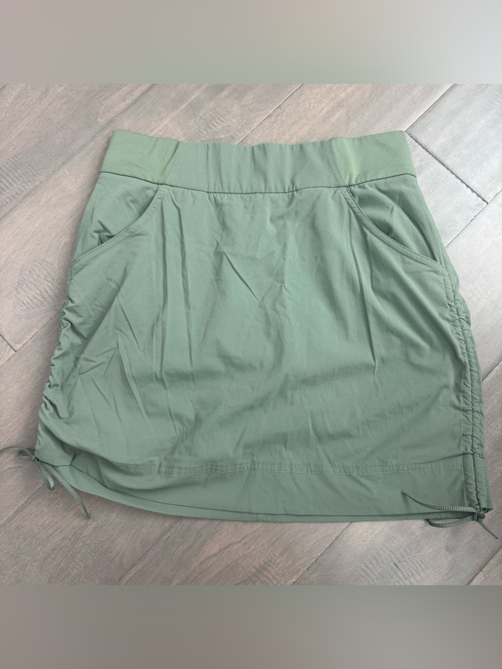 Columbia Sage Green Athletic XS Skort with Side Drawcords